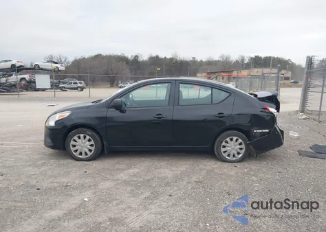 2015 Nissan Versa 1.6 S z USA, uszkodzony, nr VIN 3N1CN7AP2FL859883
